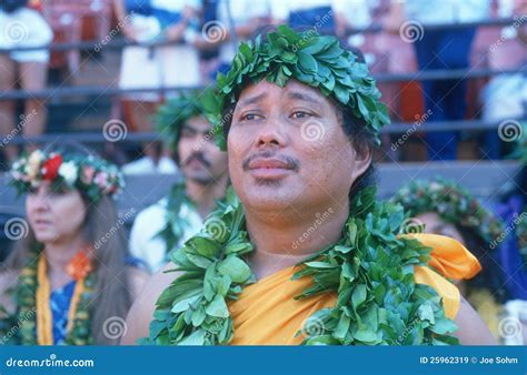 一个夏威夷人 编辑类库存图片 图片 包括有 团结 人们 当地 种族 花圈 夏威夷 少数民族 25962319