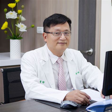臺灣大學醫學士 比利時自由大學顯微精蟲注射研究 生基生殖醫學中心 總院長 宏其婦幼醫院 顧問 愛麗生婦幼醫院 顧問 愛慈婦幼醫院 顧問 林口長庚醫學中心婦產科部主任 林口長庚不孕症中心試管嬰兒小組主任 長庚醫學院臨床教授 中華民國內視鏡醫學會指導老師 美國不孕. 安田團隊-安田婦產科診所