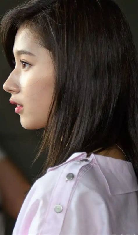 9 Female Idols Known For Having An Appealing And Best Side Profile