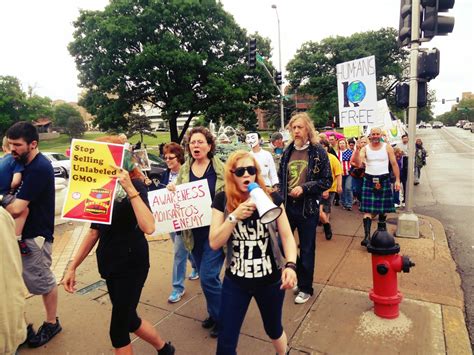 tkc breaking and exclusive news kansas city march against monsanto overtakes the country club