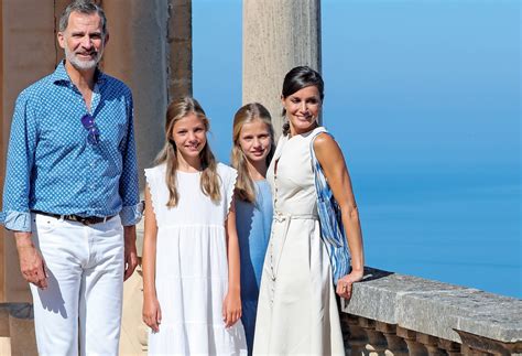 Familia Real Espanola Los Reyes Se Despiden De Mallorca Con Una Visita