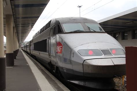 Premier Train à Grande Vitesse Le 2 Juillet Côté Brest