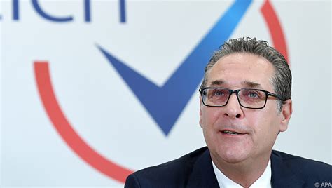 Ausschnitte von straches alkoholabend mit schöner russin auf ibiza. Team HC Strache strahlt Ibiza-Video aus - UnserTirol24