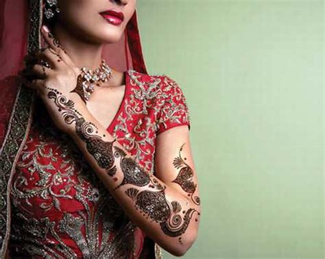 Most tourists are seen searching for henna tattoos. Henna Body Art: Arabic Mehndi Designs for Hands simple ...