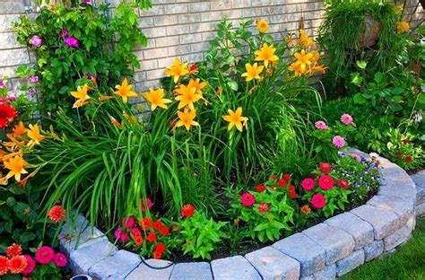 Walk through any neighbourhood these days and you'll see that the in my new book, gardening your front yard: Small Front Yard Landscaping Ideas on A Budget (42 ...