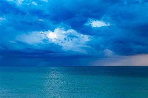 Blue Ocean With Cloudy Sky · Free Stock Photo