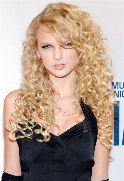 Evolution Of Taylor Swift Hairstyles Taylor Swift Curls Taylor Swift