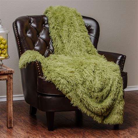 But a genuine throw blanket with appropriate design can bring a magnanimous change to your here is a collection of the ultimate throw blankets in 2021 that will make you buy one for your home! Chanasya Super Shaggy Elegent Sherpa Long Fur Throw ...