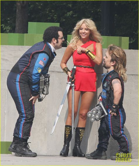Josh Gad Peter Dinklage Ashley Benson Have The Ultimate Cosplay On Pixels Set Photo