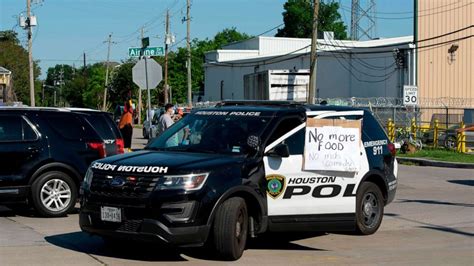1 dead after Houston police helicopter crashes into ...