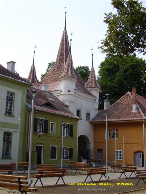 Jahrhundert gehoerte das duenn besiedelte burzenland zum koenigreich ungarn. Beschreibung von Kronstadt