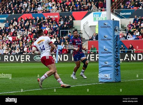 Cadan Murley Of Harlequins Rugby Goes Over For His Second Try Stock