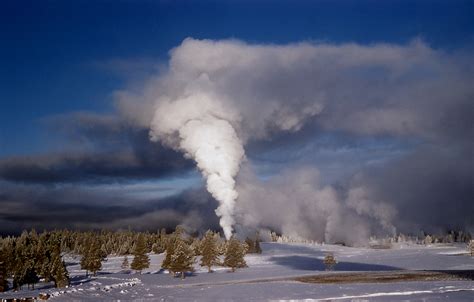 Check spelling or type a new query. File:Castle geyser steam phase.jpg - Wikimedia Commons