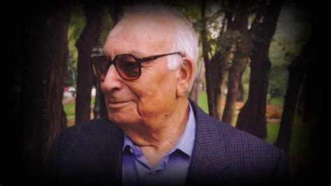 Ülkemizde ve dünya çapında yüzlerce ödül kazanmıştır ve eserleri beyazperdeye ve tiyatroya uyarlanmıştır. Fotoğraflarla Yaşar Kemal: O güzel insanlar, o güzel atlara binip gittiler... - Fotoğraf Galerisi