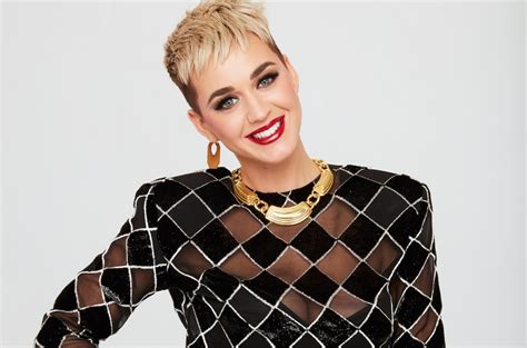 Katy Perry Floored An â€˜american Idolâ€™ Contestant With A Kiss Watch Billboard