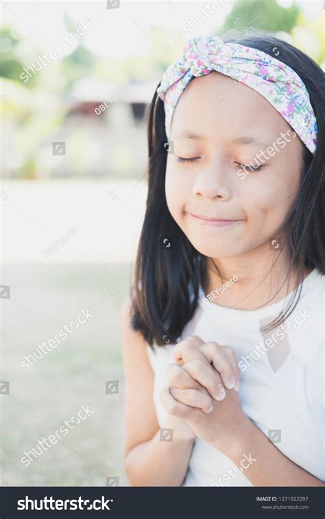 Little Girl Praying Morning Praying Thank Stock Photo 1271922097