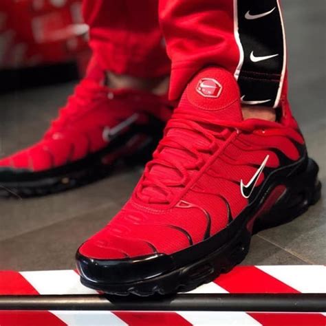 Nike running shoes, top 10 nike shoes 2020, customize your nike sneakers, unique sneakers, nike online shopping, nike outlet store, auto lacing nike mags. Shoes, Sneakers nike, Nike shoes women, Nike shoes, Shoes ...
