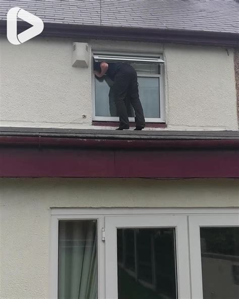 Its Gone Viral Locked Out Guy Climbs Through Bedroom Window