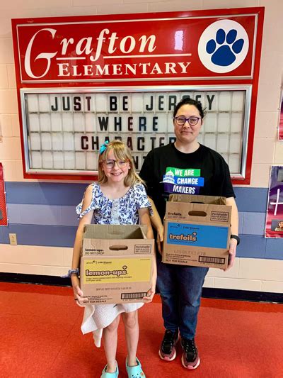 Jerseyville Girl Scout Troop Donates Cookies To Local Schools River