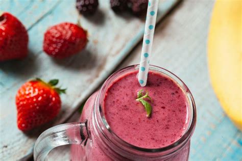 Make the perfect smoothies and milkshakes, frozen cocktails, and pureed soups super easily! 5 Magic Bullet Recipes You Must Try (Smoothies) | Vibrant ...