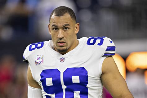 Video Shows Dallas Cowbabes Defensive End Tyrone Crawford Fighting Four Bouncers In Wild Bar