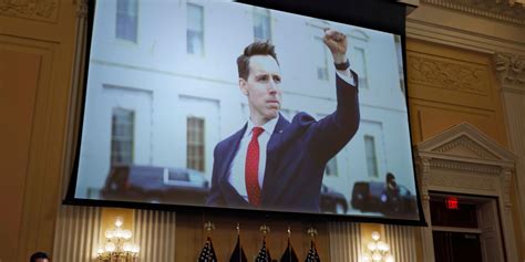 Josh Hawleys Fist Pump At Capitol Irked Police Officer