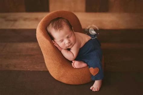 Pin By Bemiro Photo On Newborn Chair Poses Chair Pose Poses Slide