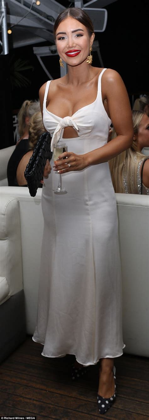 Pia Muehlenbecks Busty White Dress At Bondi Sands Cruise Daily Mail