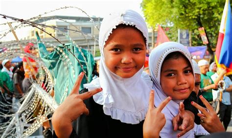 Download the perfect philippines people pictures. Top 50 Amazing Pictures of the Philippines - People ...
