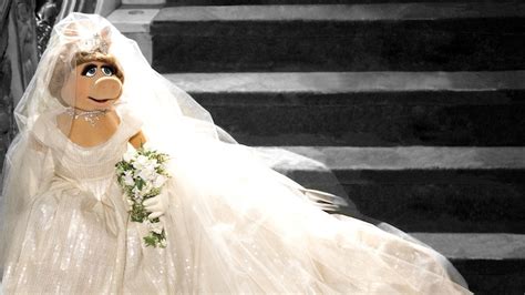 Vivienne Westwood Designed A Wedding Gown For Miss Piggy Stylecaster