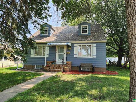 2536 S Cedar St, Sioux City, IA 51106 | Zillow