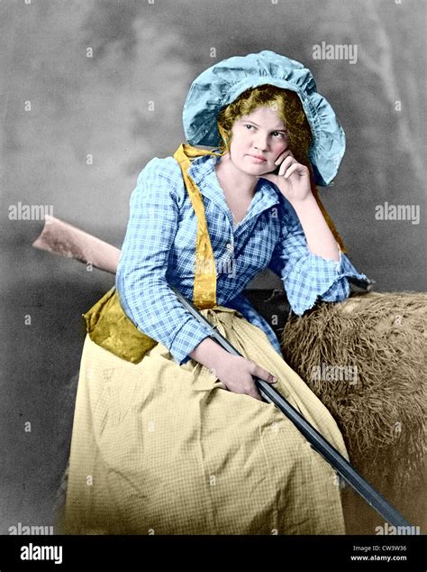 Woman With Gun Vintage Hi Res Stock Photography And Images Alamy