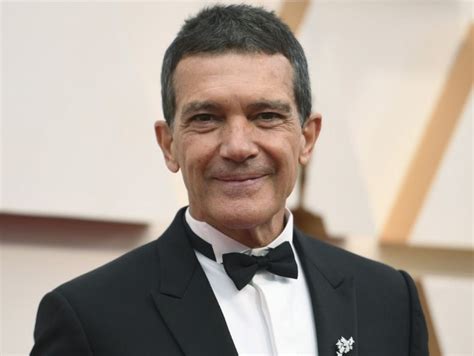 Compare your or your friends height to antonio banderas height! Antonio Banderas Net Worth 2020, Age, Height, Weight, Wife ...
