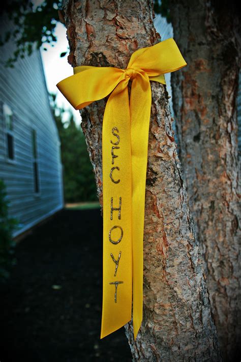 Why Tie A Yellow Ribbon Around A Tree Ferqfy