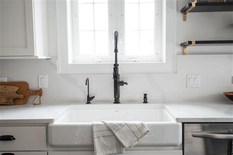 Quartz is shiny and slippery so it can't be painted with conventional. Quartz Countertop and Quartz Backsplash - Home with Keki