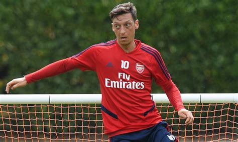 Ntv'de yayınlanan %100 futbol programında konuşan rıdvan dilmen, mesut özil ile fenerbahçe arasındaki son durumu değerlendirdi. Fenerbahce 'keen on signing Arsenal playmaker Mesut Ozil ...