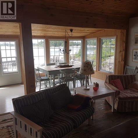 Pet friendly, lakefront and beach cottages available year round. Bayfield Inlet Cottage - Gary French