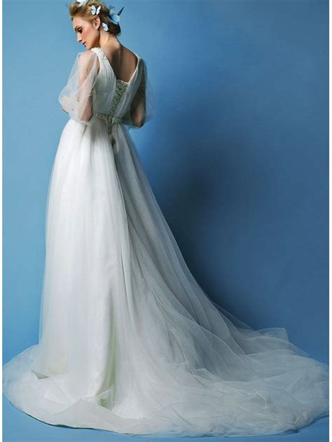 L'abito da sposa vintage è tendenzialmente in pizzo, tessuto di tendenza anche della prossima stagione. Abito da Sposa vintage economico online con maniche di ...