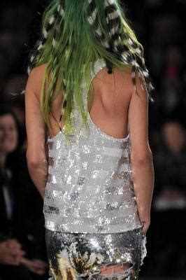 Use color as a fashion accessory l'oreal hair chalk is one of the hottest hair trends of the year! L'Oreal Professionnel HAIRchalk Collection