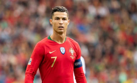 Experience of belonging to real madrid! Cristiano Ronaldo kwenye rekodi mpya, kapiga goli la 700 ...