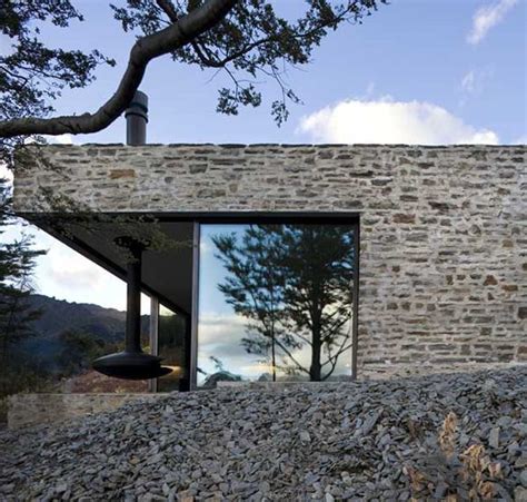 Mountain House Architecture Cozy Mountain Retreat Integrates Into
