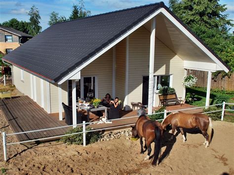 Ein holzhaus mit vier wänden und einem dach. Holzhaus bis 150.000€ von Fjorborg-Schwedenhaus - Haus Tunö
