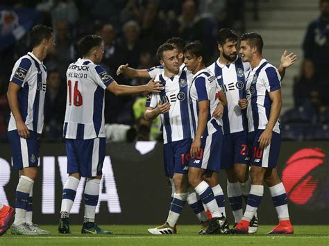 Desacatos entre adeptos ingleses provocam um ferido. Liga dos Campeões: FC Porto nos oitavos de final - VIVA!