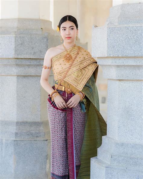 It can be worn by men, women, and children. ชุดวิวาห์ไทยโบราณพิงสุมาลย์ @Phingsumal Traditional ...