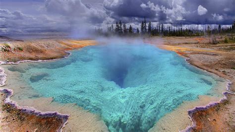 Yellowstone Lake Blue Hole Yellowstone Wyoming Usa Hd Wallpaper