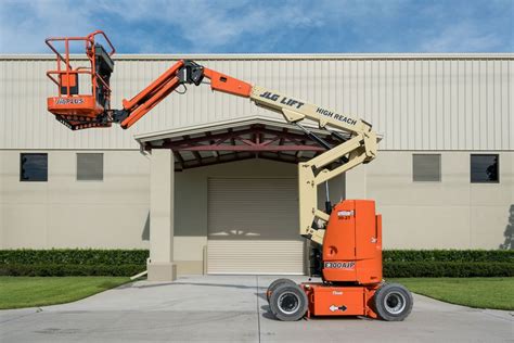 30 Ft Electric Articulating Boom Lift For Rent High Reach 2