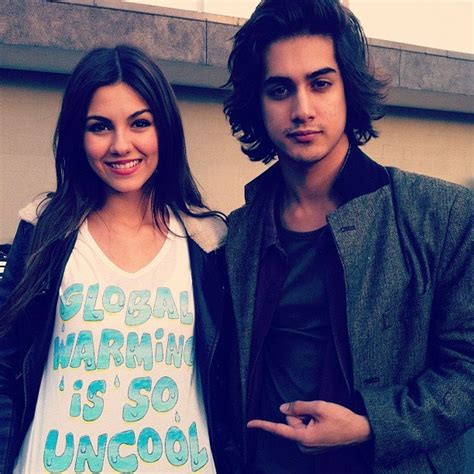 Victoria Justice And Avan Jogia Avan Jogia Icarly And Victorious