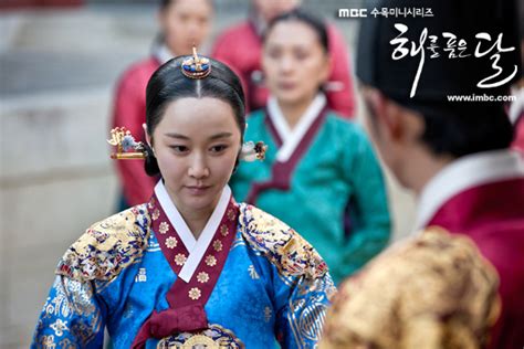 The following the moon that embraces the sun episode 3 english sub has been released. The Moon Embracing The Sun - AsianWiki