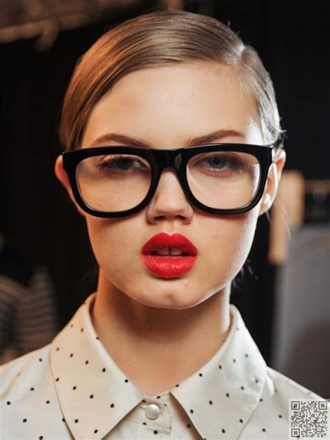 21 Makeup Tricks For Eyeglass Wearing Girls How To Wear Makeup Stylish Makeup Lindsey Wixson