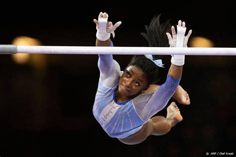 Bei ihrem comeback zwei wochen zuvor hatte sie 58,400 punkte erturnt. Biles turnt de 'triple-double' de boeken in - Nieuws.nl